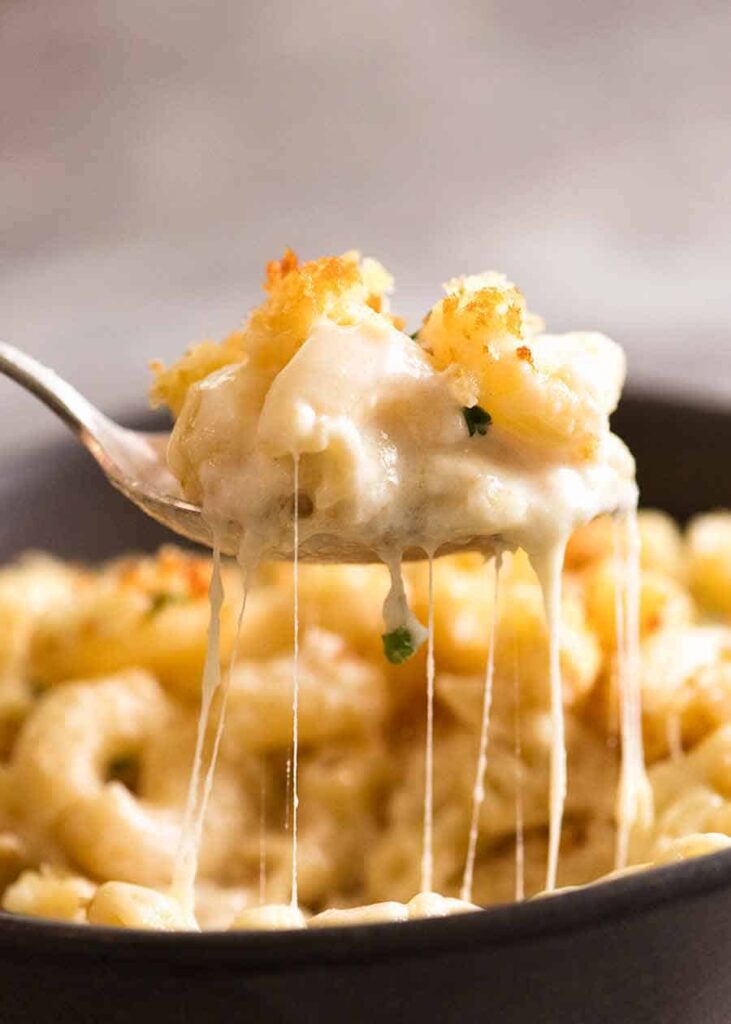 Cheesy food cravings - a bowl of mac'n cheese.